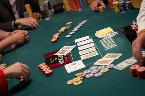 Berapa margin untuk 5 poker terbuka teratas Italia?